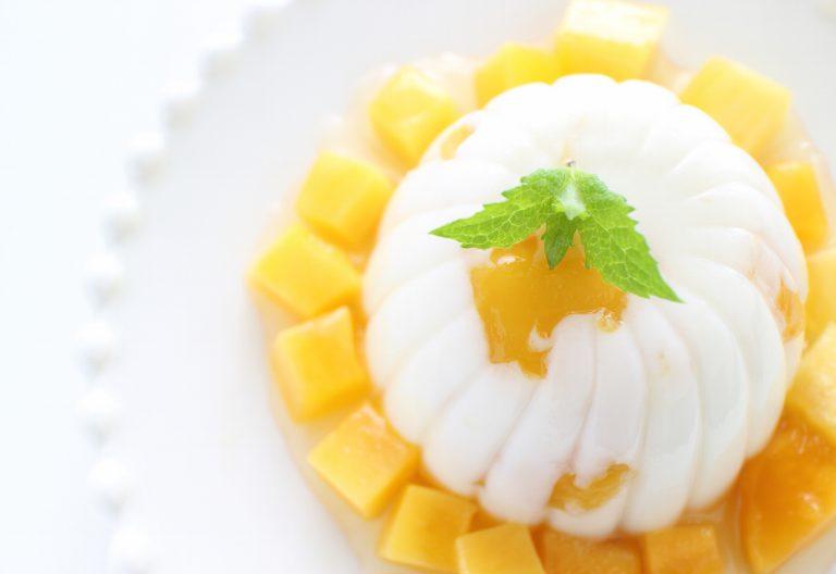 Gelatina de yogurt con mango