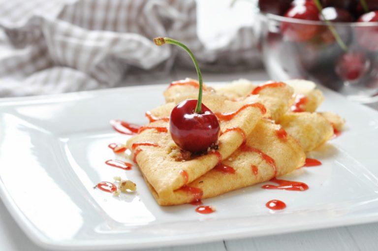 Crepas con salsa de cereza