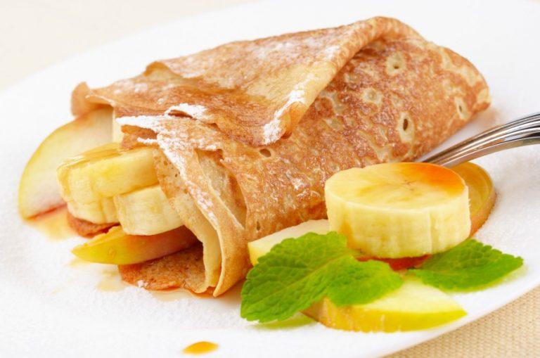 Crepas de plátano con manzanas