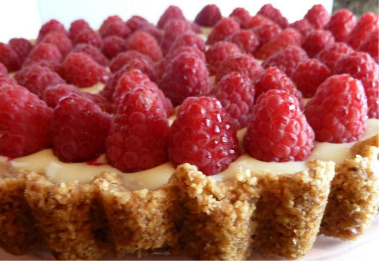 Tarta de chocolate blanco con frambuesas, un pecado hecho postre