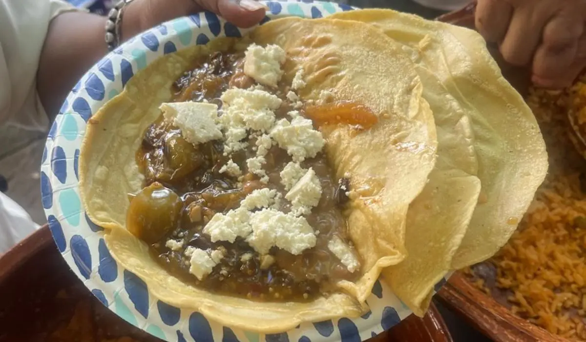 La larga, el antojito (entre taco, huarache y quesadilla) tradicional de Guanajuato