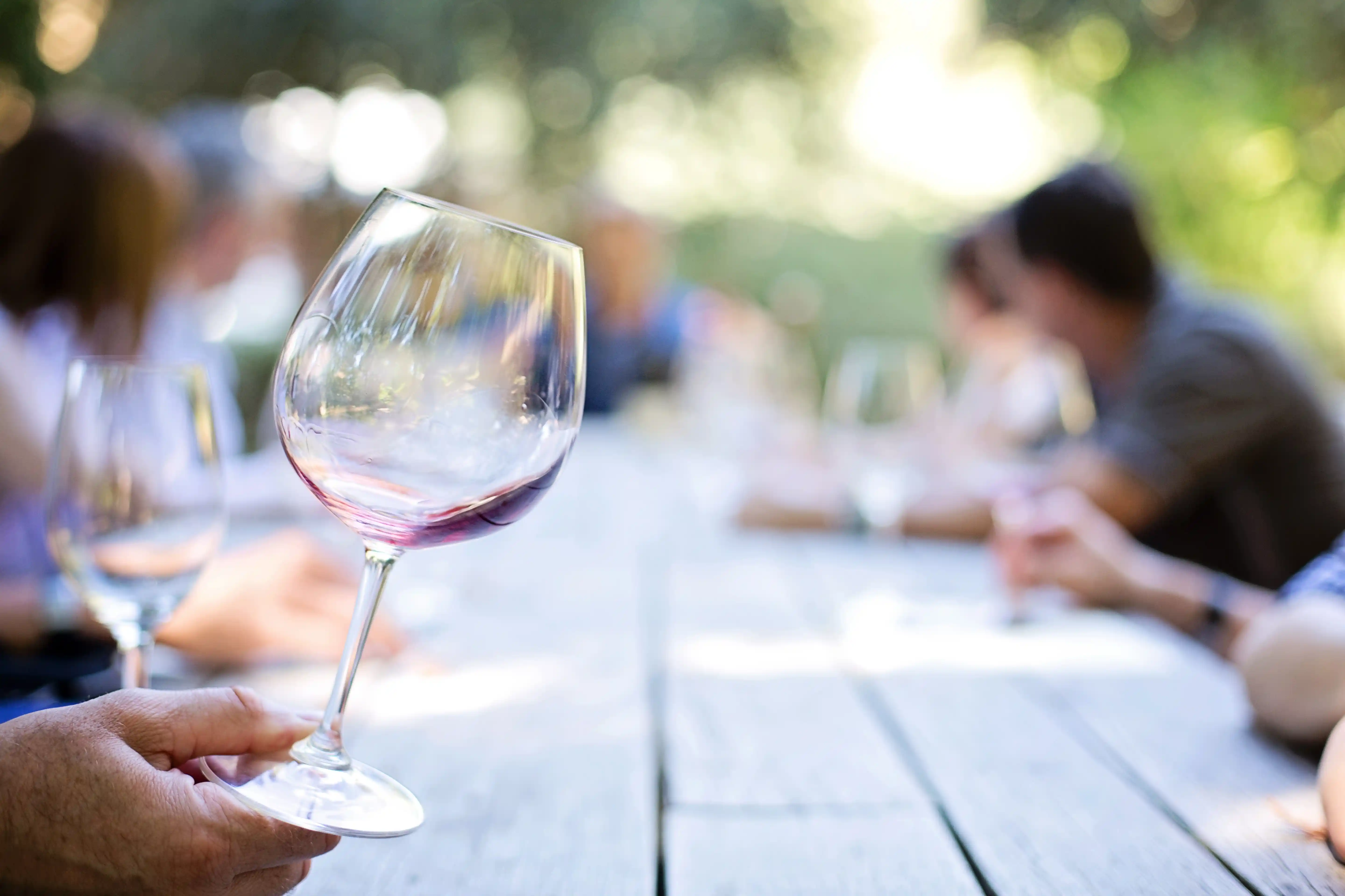 Cómo catar un vino con los cinco sentidos