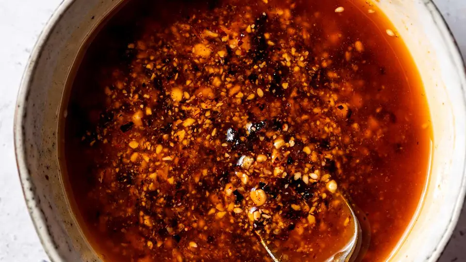 Prepara salsa macha con frutos secos en casa