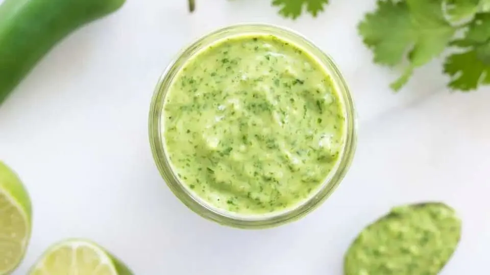 Aderezo de cilantro y aguacate: la mejor compañía de una ensalada
