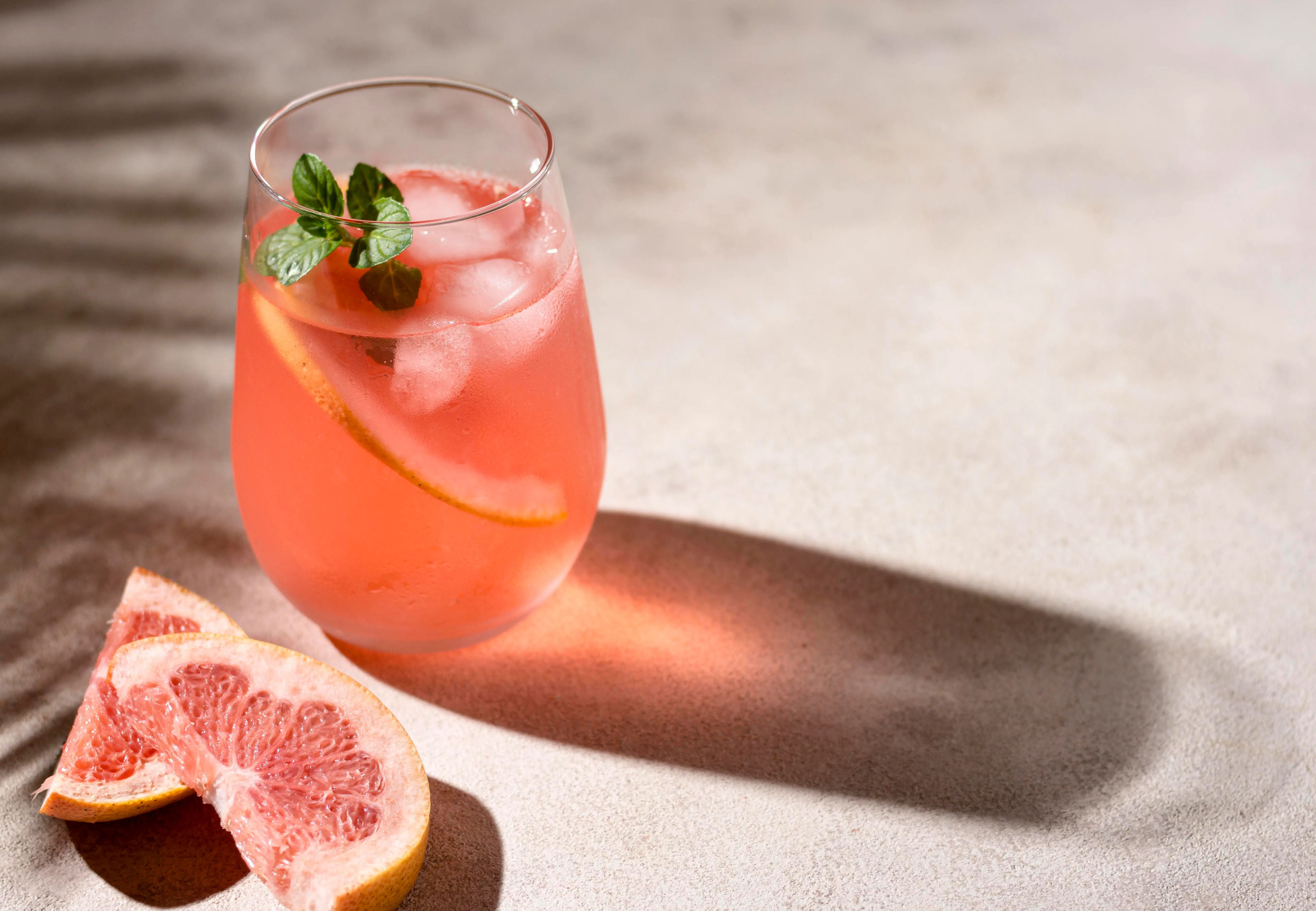 Rosé Spritz: el coctel con vino rosado que no sabías que necesitabas