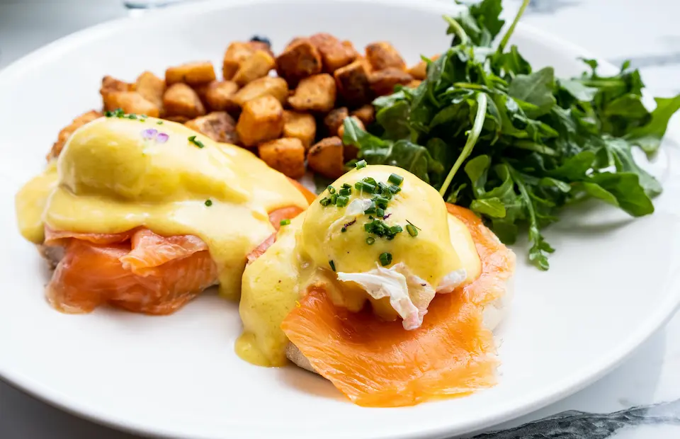 Dónde comer huevos benedictinos en CDMX